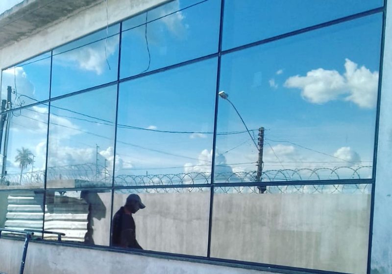 Fachada em pele de vidro executada pela Aluart